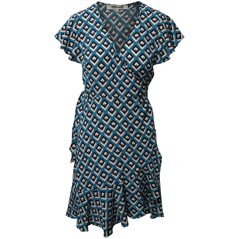 New Arrival Diane Von Furstenberg Ruffled Cubic Print Wrap Dress in Blue Viscose