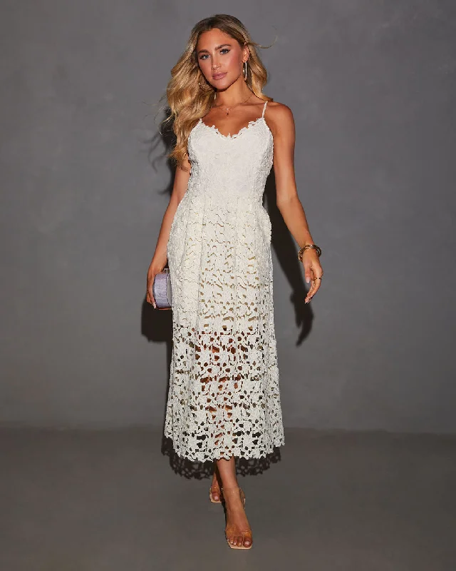 Must-Have Deals Picturesque Lace Midi Dress